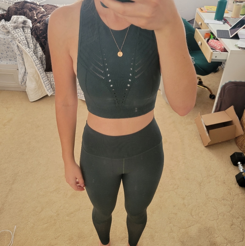 Fabletics Evergreen Workout Set